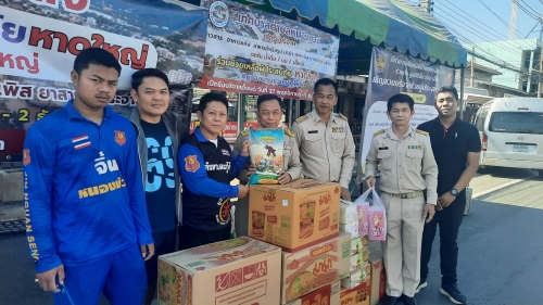 มอบสิ่งของช่วยเหลือผู้ประสพภัยน้ำท่วมภาคใต้