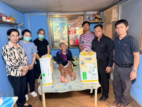 ลงพื้นที่เยี่ยม ประเมินผู้มีภาวะพึ่งพิง รายใหม่ พร้อมมอบผ้าอ้อม ช่วยเหลือดูแลในเบื้องต้น