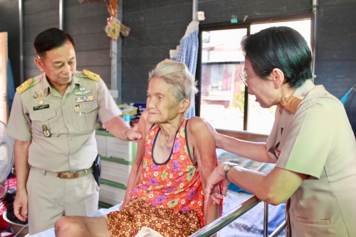 ลงพื้นที่เยี่ยมผู้มีภาวะพึ่งพิง พร้อมมอบผ้าอ้อม แผ่นรองซับ และอุปกรณ์ตามชุดสิทธิประโยชน์ เพื่อการจัดบริการระยะยาว เสริมสร้างคุณภาพชีวิตสำหรับผู้สูงอายผู้มีภาวะพึ่งพิงในพื้นที่