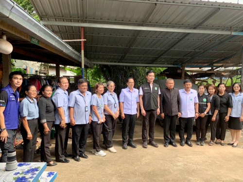 รัฐมนตรีว่าการกระทรวงสาธารณสุข พร้อมด้วยนายแพทย์สาธารณสุขจังหวัดลพบุรี และคณะ ลงพื้นที่เยี่ยม ให้กำลังใจและมอบเครื่องยังชีพให้แก่ผู้พิการที่มีภาวะพึ่งพิงในพื้นที่เทศบาลตำบลหนองม่วง